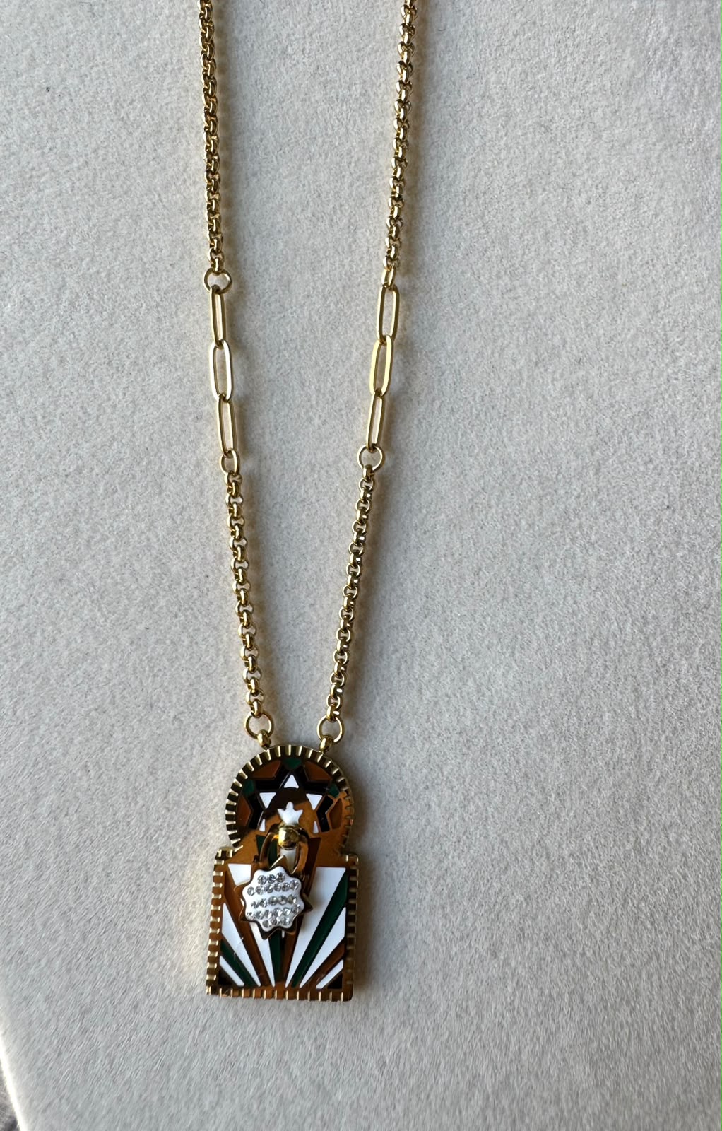 Collier médaille rayonnante